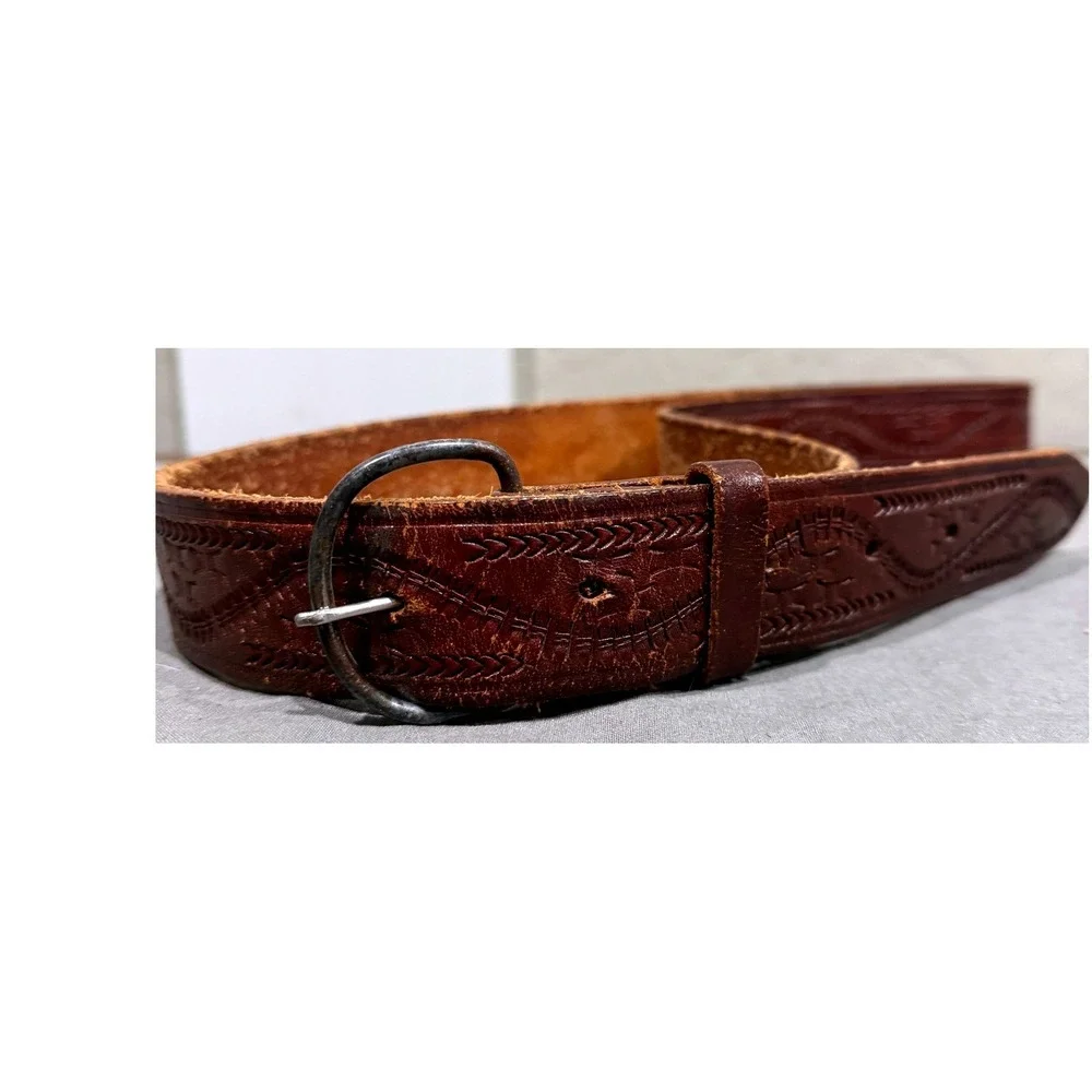 Vintage Mens Brown Tooled Leather Western Belt Horseshoe Buckle 53 Inch Long